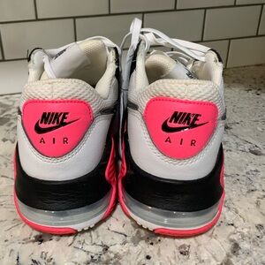 Size 7 nike air max excee airmax